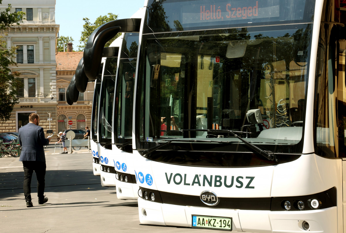 Szeged, Volánbusz, elektromos busz, közlekedés, tömegközlekedés, utazás, bemutató, Széchenyi tér